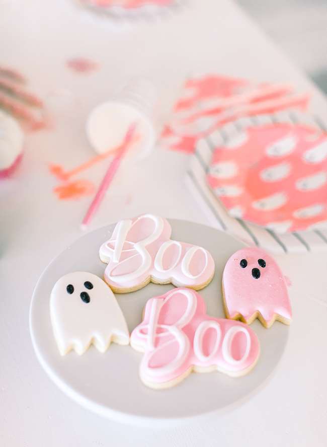 Bữa tiệc Halloween ma ám màu hồng