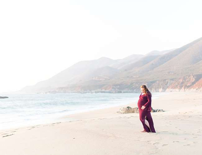 Ảnh về thai phụ ở Big Sur Beach