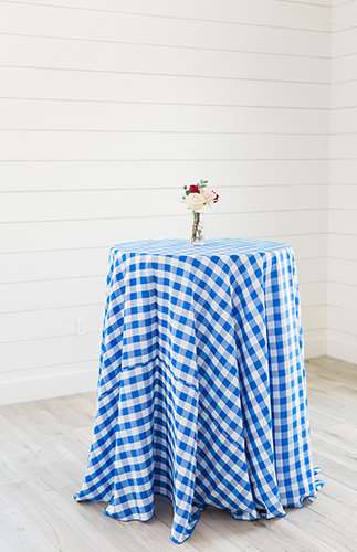 Bữa tiệc sinh nhật đầu tiên lấy cảm hứng từ dã ngoại Gingham