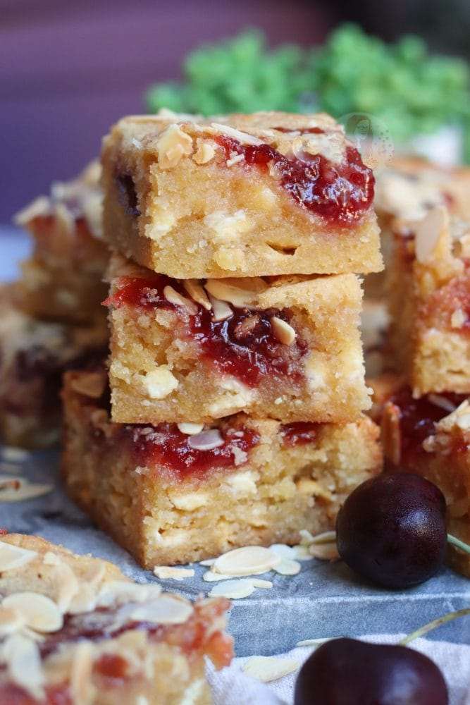 Bakewell Blondies