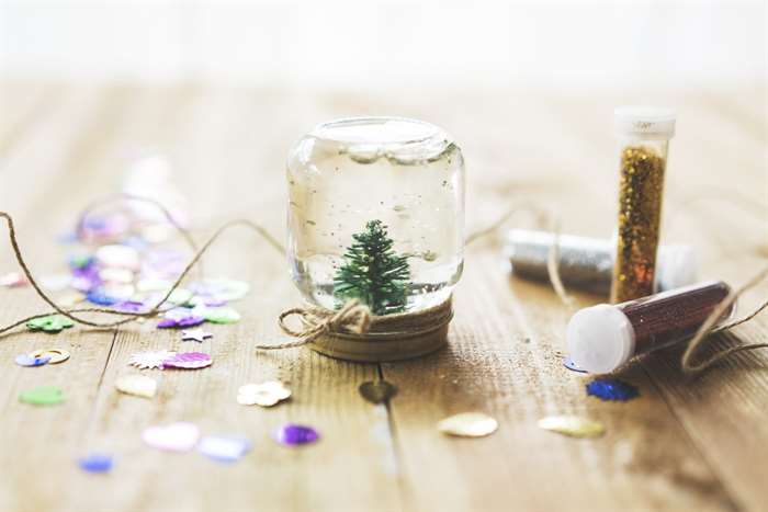 DIY snow globe christmas crafts to do with the whole family