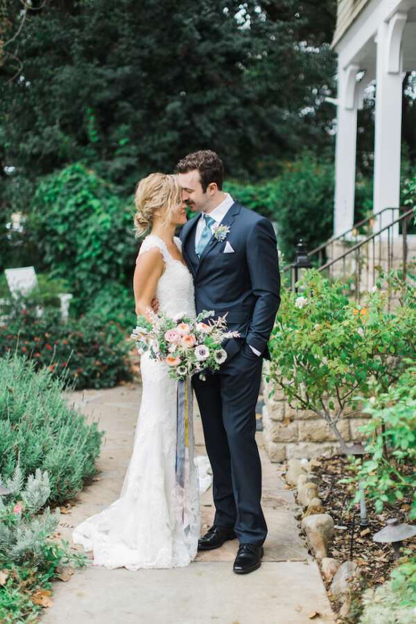 Garden Wedding Inspiration voi Pastel Hues