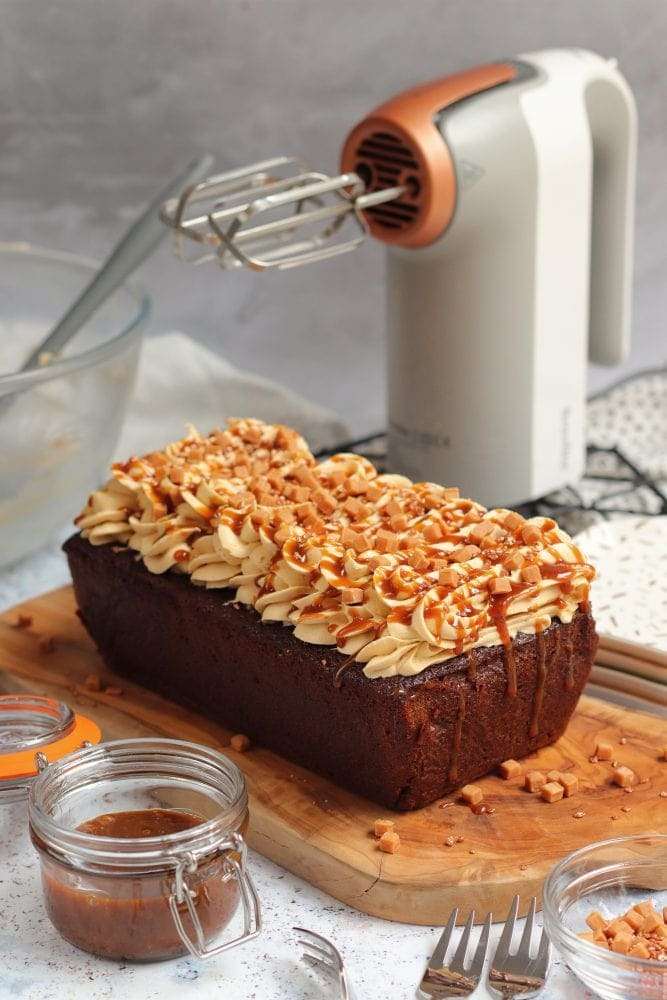 Sticky Toffee Loaf Cake QUANG CAO