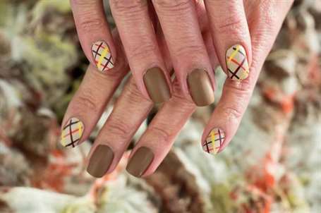 Plaid & bronze manicure thanksgiving nail designs