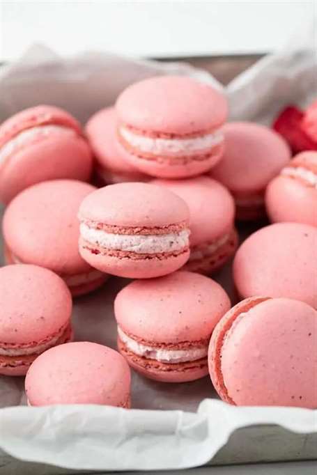 Best holiday macaron flavors strawberry macarons