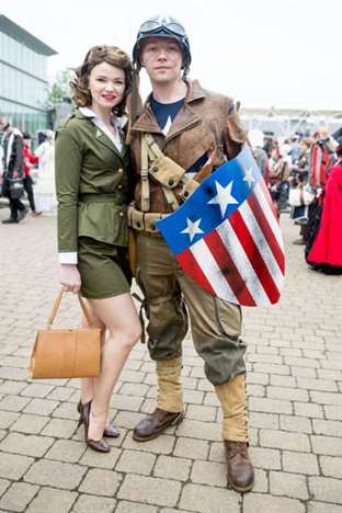 Trang phục Halloween dễ thương - Peggy Carter và Captain America