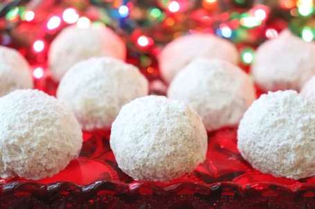 Christmas pecan balls (snowballs) easy christmas cookies