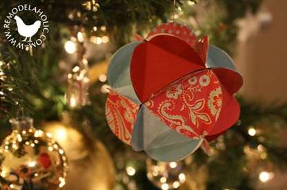 Paper Pieced Balls - Easy DIY Christmas Decoration