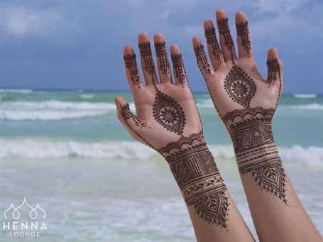 Hình xăm tay Henna phức tạp