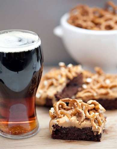 Guinness Stout Brownie Pretzel Bars - Quà tự làm cho bố