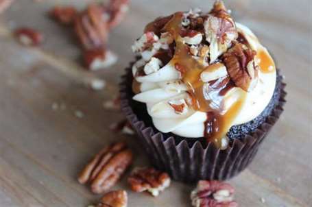 Caramel pecan bánh cupcake ý tưởng món tráng miệng lễ tạ ơn 