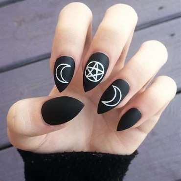 Halloween Nails - Biểu tượng Phù thủy