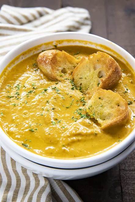 Bữa tối lễ tạ ơn truyền thống dễ dàng nấu súp bí ngô 