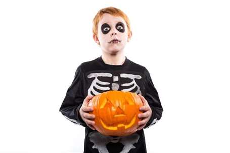 Skeleton cậu bé dễ dàng trang điểm halloween