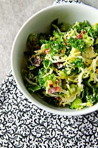 Kale & Brussels Sprouts Salad - Mặt rau cho Lễ tạ ơn 