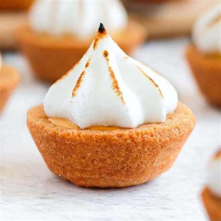 Ý tưởng tráng miệng lễ tạ ơn mini bánh nướng meringue chanh