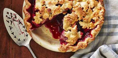 Harvest Pear Blackberry Pie - Công thức món tráng miệng Lễ Tạ ơn