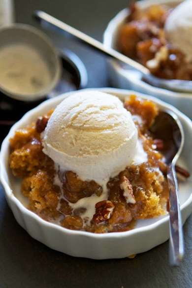 Pumpkin Pecan Cobbler - Món tráng miệng Lễ Tạ ơn