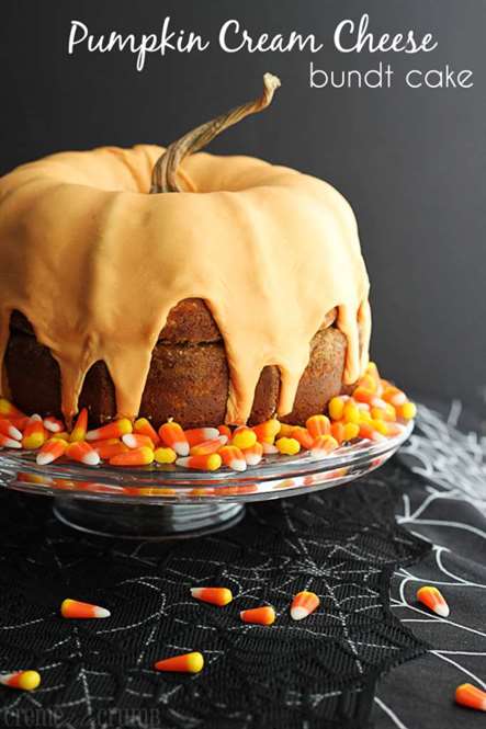 Pumpkin Cream Cheese Bunt Cake - Ý tưởng tráng miệng Lễ Tạ ơn