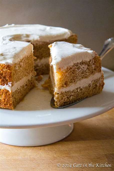 Pumpkin Angel Food Cake với Harvest Cream Cheese Frosting - Món tráng miệng Lễ Tạ ơn dễ dàng