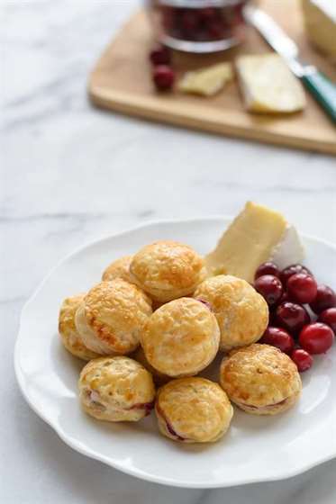 Cranberry Baked Brie Puff Pastry - Thanksgiving Fall Appetizers