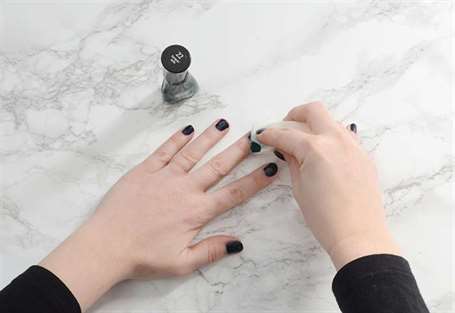 Hướng dẫn làm móng Galaxy nails bước 4