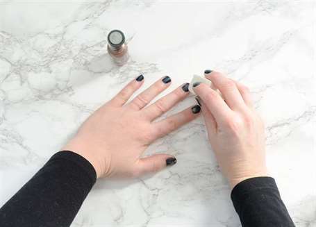 Hướng dẫn làm móng Galaxy nails bước 5