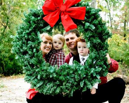 Peekaboo Wreath Christmas Family Photo