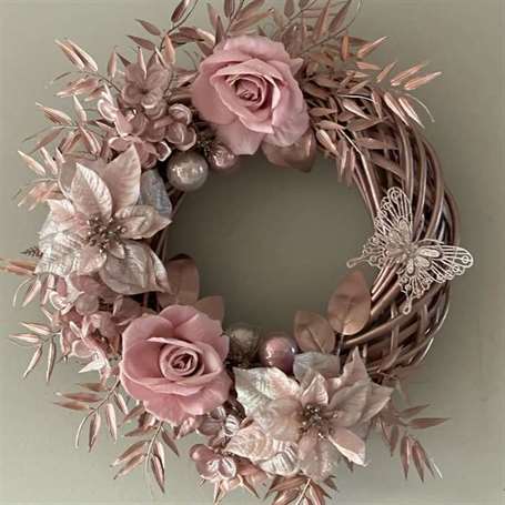 Ý tưởng trang trí giáng sinh màu hồng quyến rũ vòng hoa trước cửa 