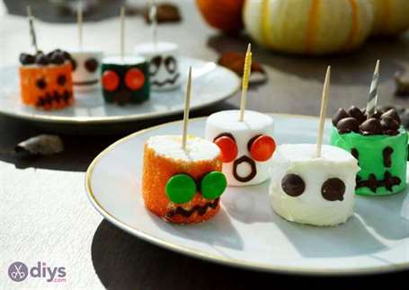 Marshmallow Monsters - Ý tưởng đồ ăn cho ngón tay Halloween