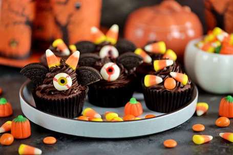 Bánh cupcake sô cô la dơi tiệc halloween thức ăn cho trẻ em