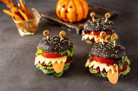 Ý tưởng đồ ăn ngón tay halloween quái vật burger