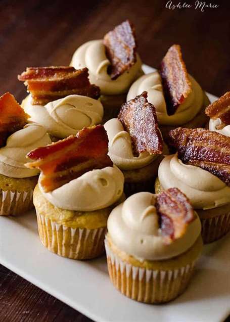 Bánh cupcake thịt xông khói phong