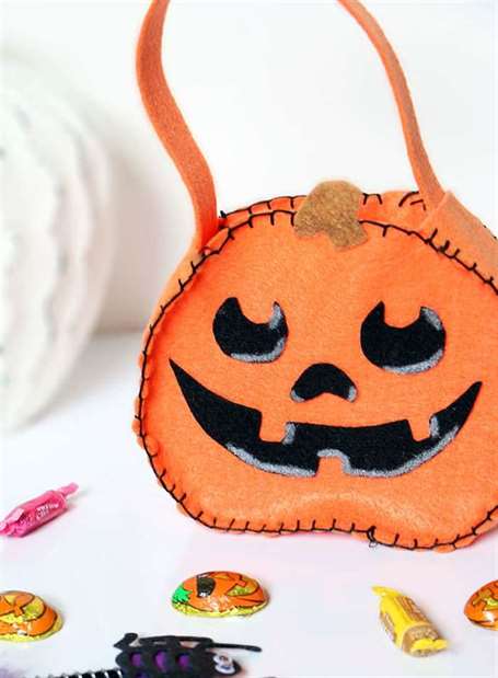 Diy mini felt halloween trick or treat bags tote