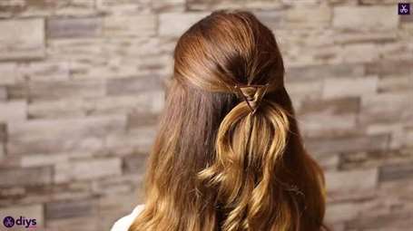 Kiểu tóc updo cho tóc gợn sóng 2