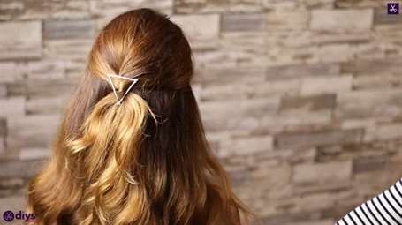 Kiểu tóc updo cho tóc gợn sóng 3