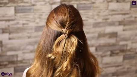 Kiểu tóc updo cho tóc gợn sóng 4