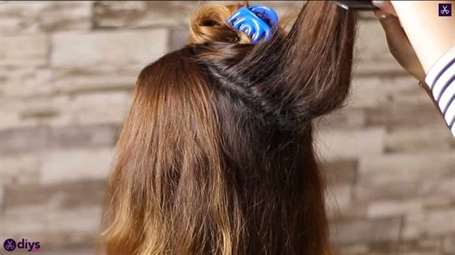 Kiểu tóc updo cho tóc gợn sóng 11