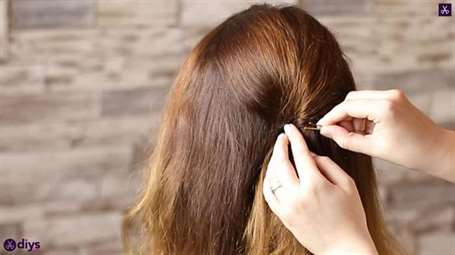 Kiểu tóc updo cho tóc gợn sóng 24