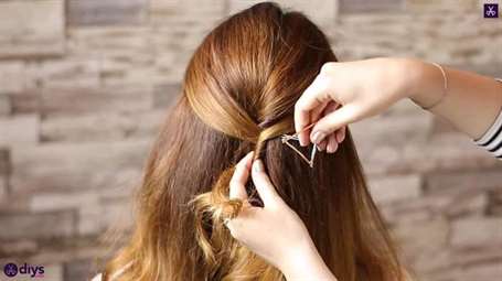 Kiểu tóc updo cho tóc gợn sóng 32