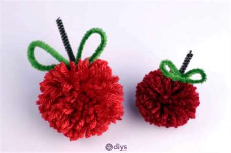 DIY pompom apple pie craft