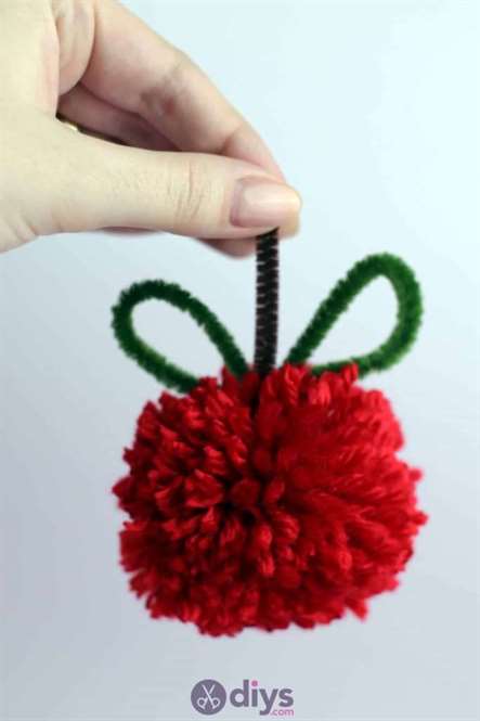 Diy pompom apple pie hang