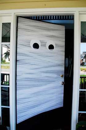 crepe-paper-mummy-door