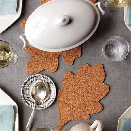 Corkboard Leaf Trivets - Ý tưởng trang trí bàn lễ tạ ơn