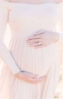 1641705433 698 Sweet Pink Farm Maternity Photos