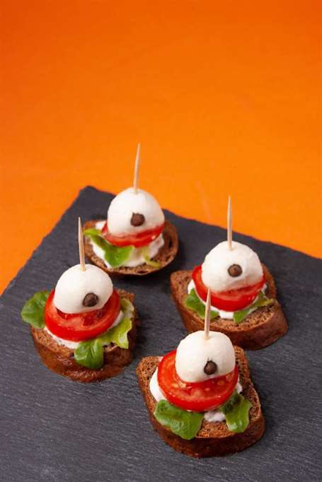 Halloween canapes đồ ăn vặt halloween