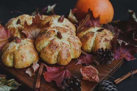 Bánh mì bí ngô dễ làm món ăn halloween