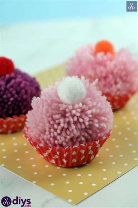 Diy pom pom muffin dự án đơn giản