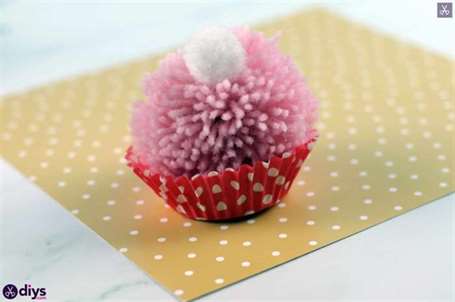 Diy pom pom muffin ngộ nghĩnh