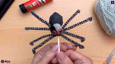 Easy halloween treats lollipop spiders